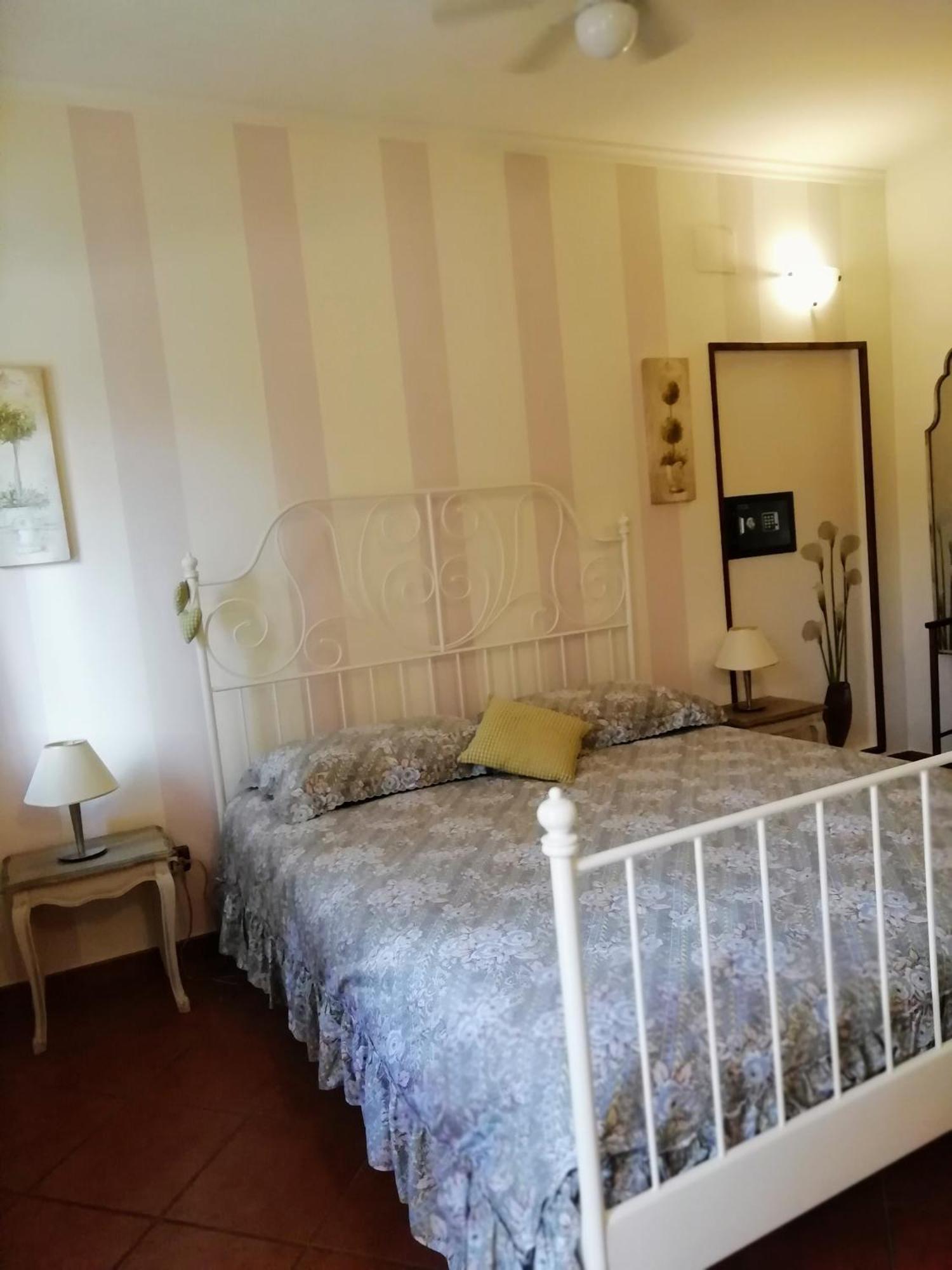 Bed&Breakfast La Siepe Pinerolo Værelse billede